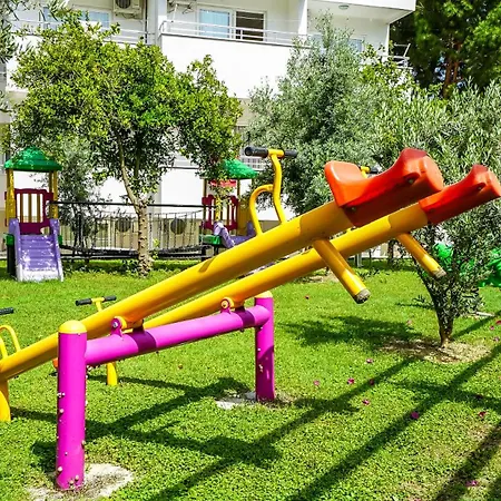 Catty Cats Garden 3*